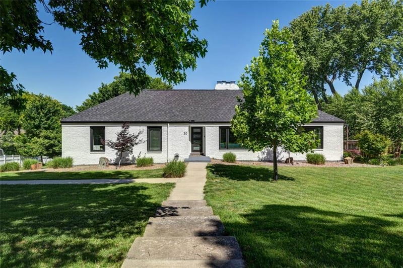 30 Normandy Ln, Kansas City, MO 64116