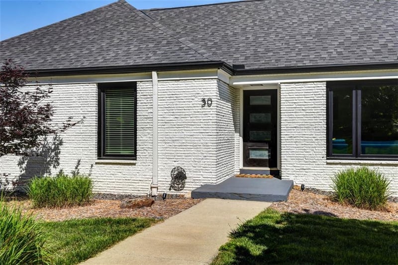 30 Normandy Ln, Kansas City, MO 64116