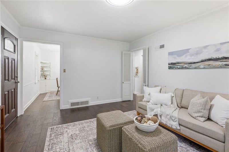 3005 W 50th Ter, Westwood, KS 66205