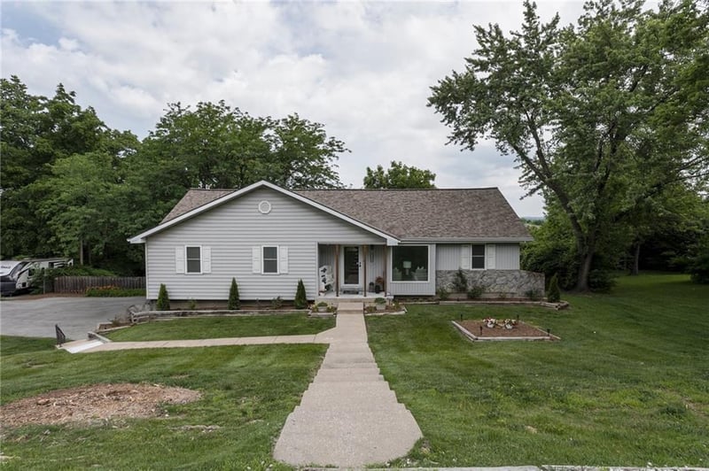 6906 Brownridge Dr, Shawnee, KS 66218