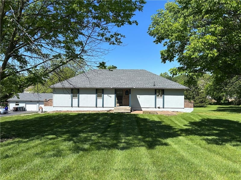 2105 Porter Rd, Blue Springs, MO 64014