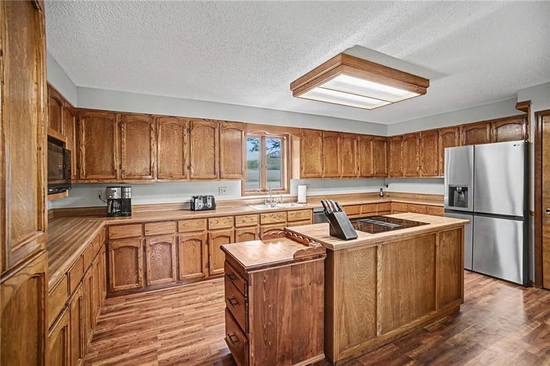 2105 Porter Rd, Blue Springs, MO 64014