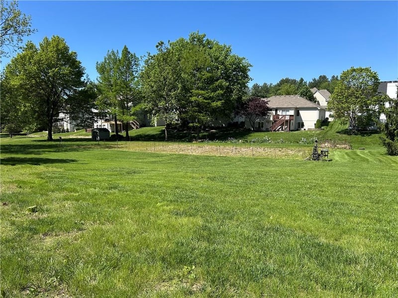 2105 Porter Rd, Blue Springs, MO 64014