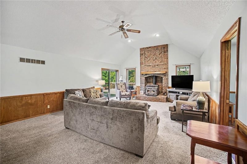 2105 Porter Rd, Blue Springs, MO 64014