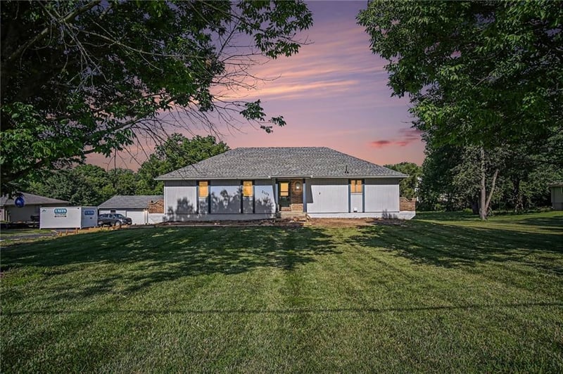 2105 Porter Rd, Blue Springs, MO 64014