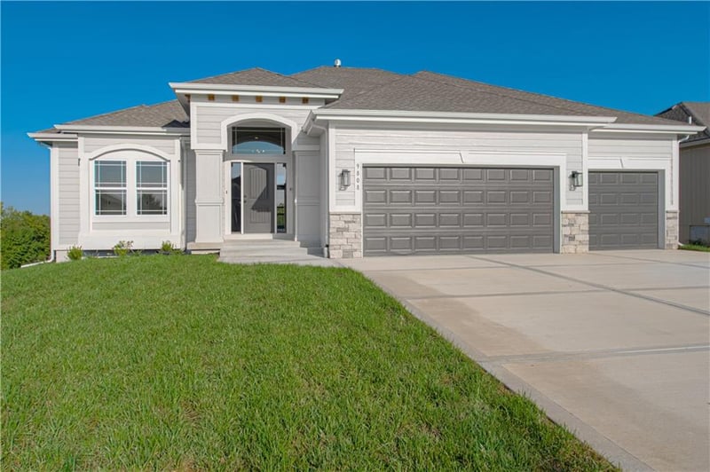 8961 99th St, Kansas City, MO 64157