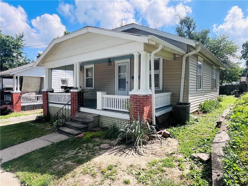 1211 25th St, St Joseph, MO 64507