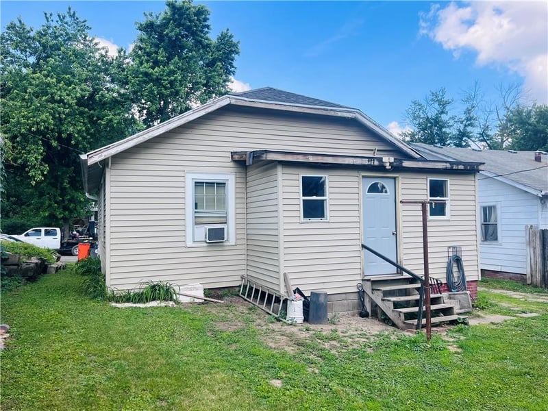 1211 25th St, St Joseph, MO 64507