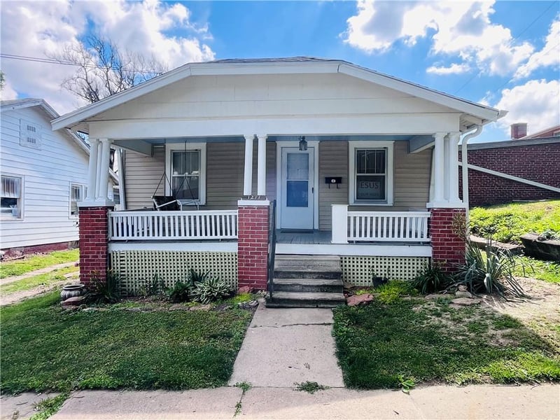 1211 25th St, St Joseph, MO 64507