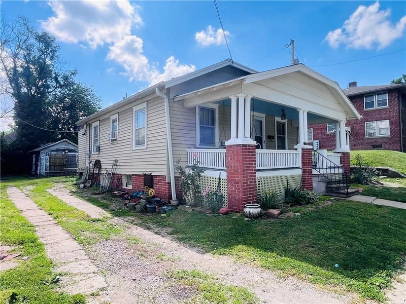 1211 25th St, St Joseph, MO 64507
