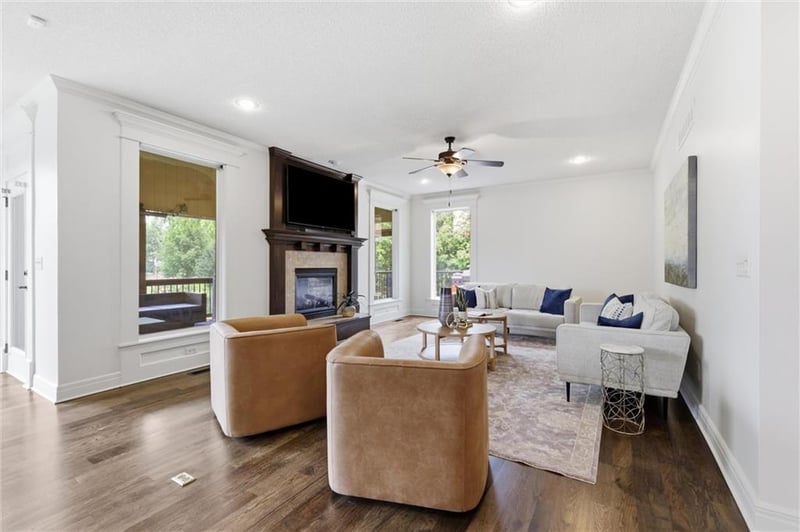 9428 157th Pl, Overland Park, KS 66221