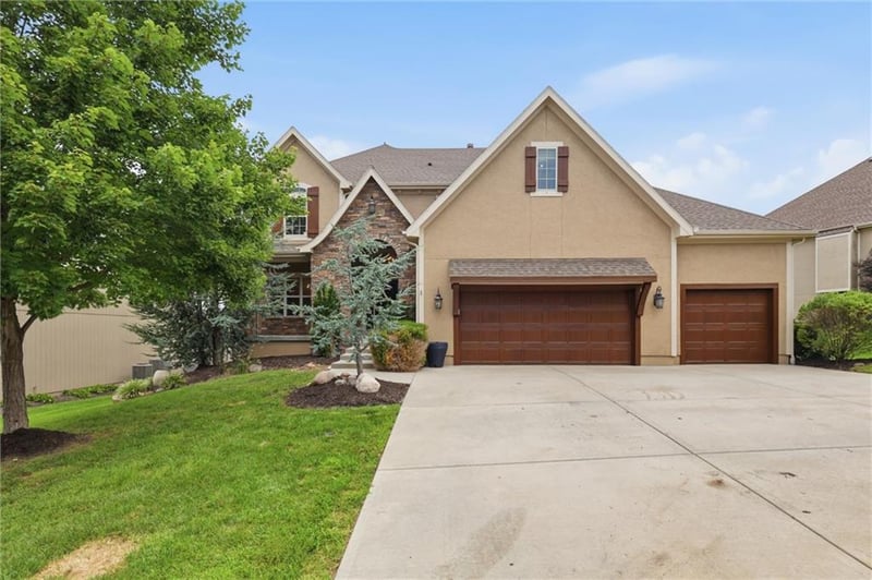 9428 157th Pl, Overland Park, KS 66221