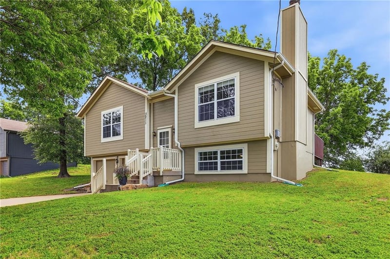 3211 82nd Ter, Kansas City, MO 64119