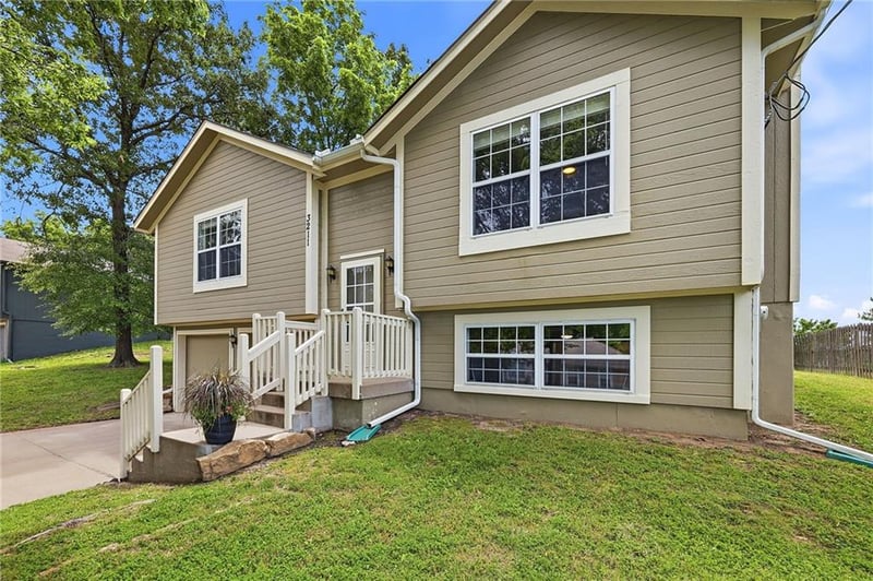 3211 82nd Ter, Kansas City, MO 64119
