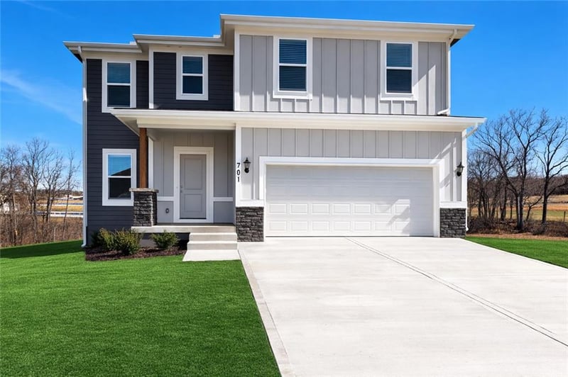 613 Wild Lupine Ln, Raymore, MO 64083