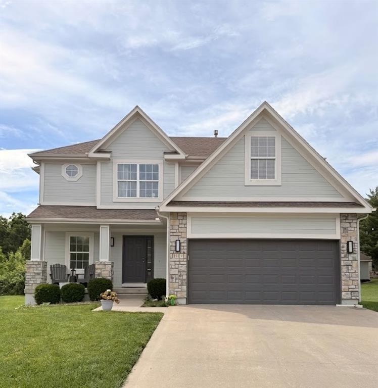 541 Fox Hollow Ln, Blue Springs, MO 64015