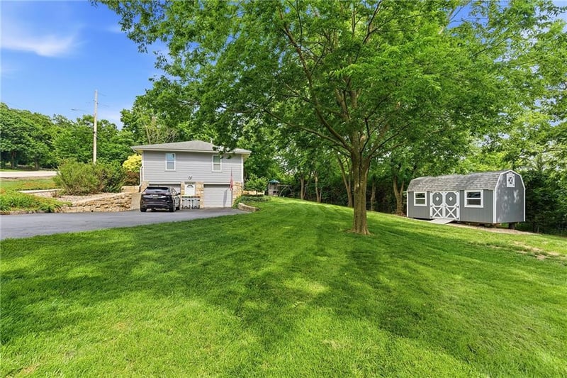 19211 65th Ter, Shawnee, KS 66218