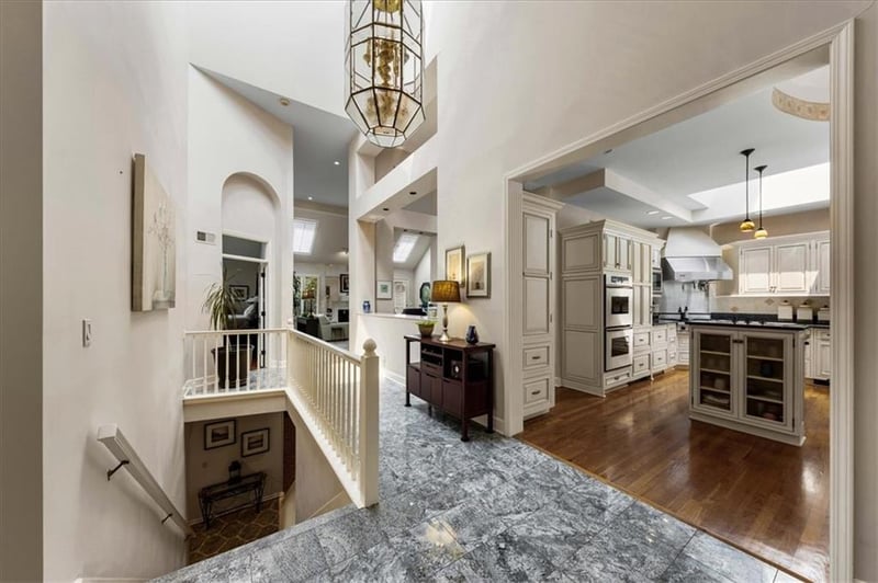 12520 Cedar St, Leawood, KS 66209