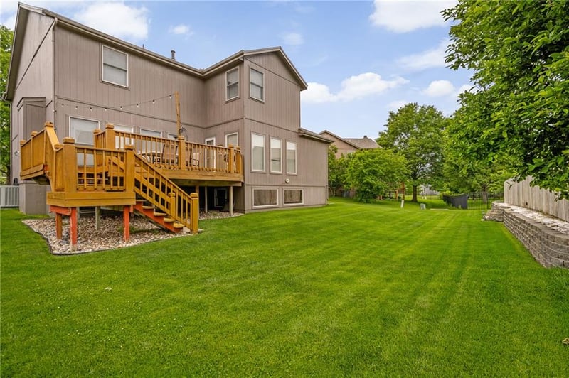 16263 Parkwood St, Olathe, KS 66062