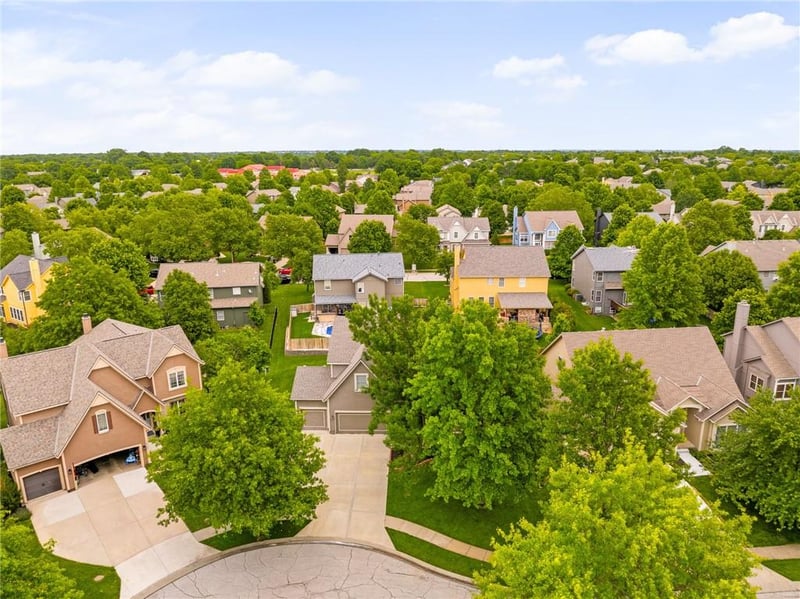 16263 Parkwood St, Olathe, KS 66062