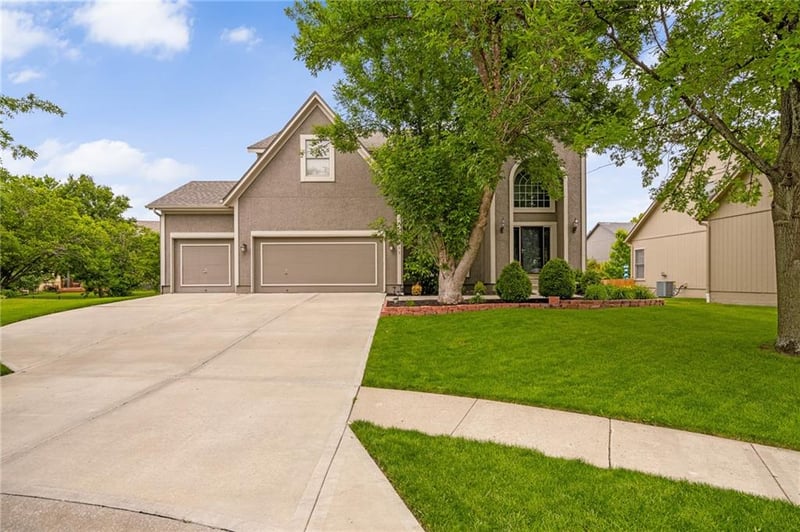 16263 Parkwood St, Olathe, KS 66062