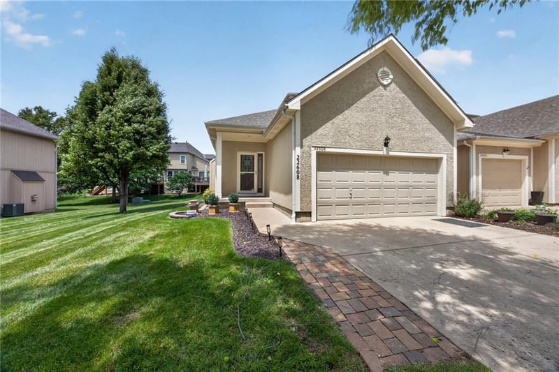 22608 73rd St, Shawnee, KS 66227
