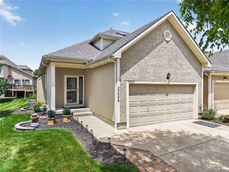22608 73rd St, Shawnee, KS 66227