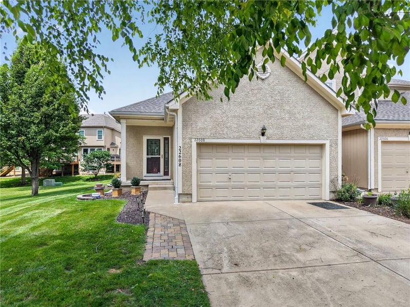 22608 73rd St, Shawnee, KS 66227