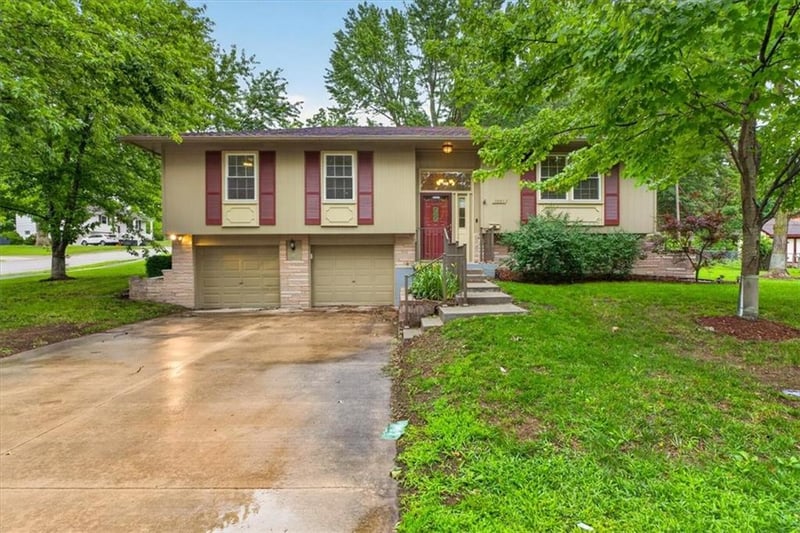 1001 Lakeview Blvd, Lee's Summit, MO 64081