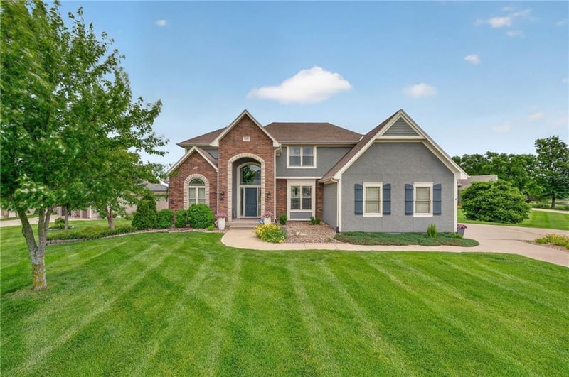 4525 Admiral Byrd Dr, Lee's Summit, MO 64082