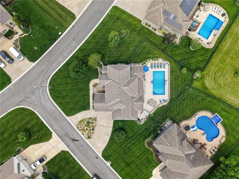4525 Admiral Byrd Dr, Lee's Summit, MO 64082