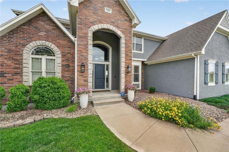 4525 Admiral Byrd Dr, Lee's Summit, MO 64082