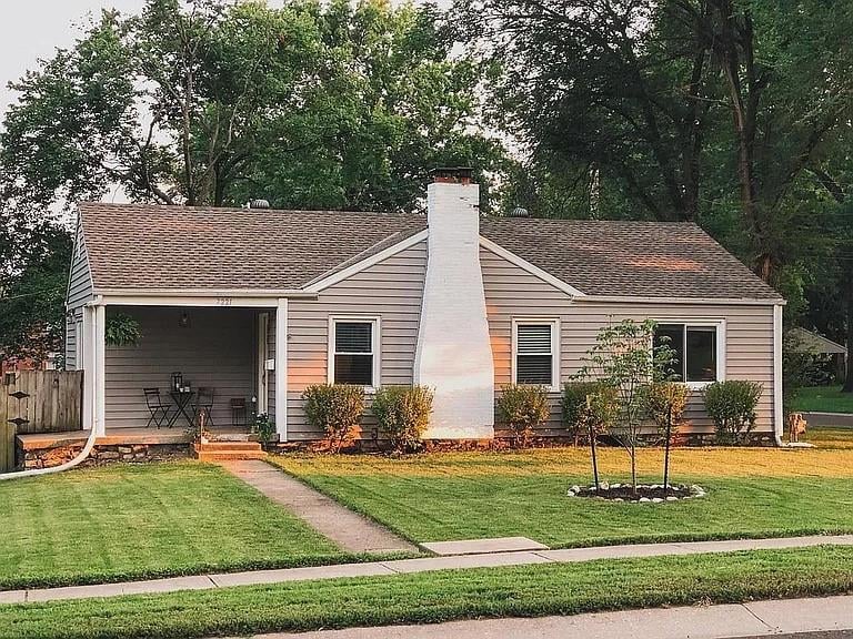 7221 W 61st St, Overland Park, KS 66202