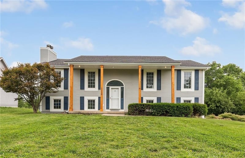 1119 Pleasant Dr, Raymore, MO 64083