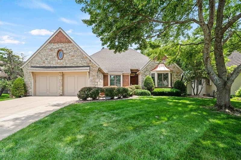 12917 Broadmoor St, Overland Park, KS 66209