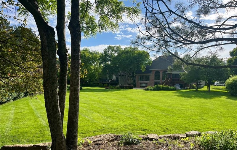 12917 Broadmoor St, Overland Park, KS 66209