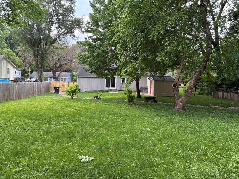 516 87th Ter, Kansas City, MO 64114