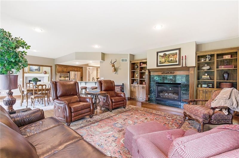 3304 Trail Ridge Dr, Independence, MO 64055