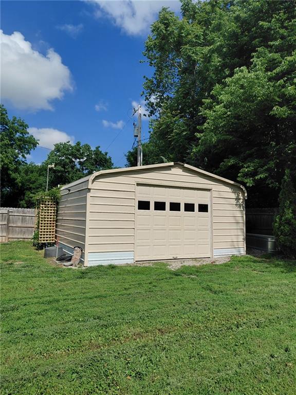 1206 Francis St, Lexington, MO 64067