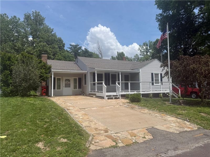 1206 Francis St, Lexington, MO 64067