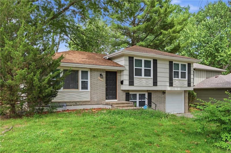 7910 93rd Ter, Kansas City, MO 64138