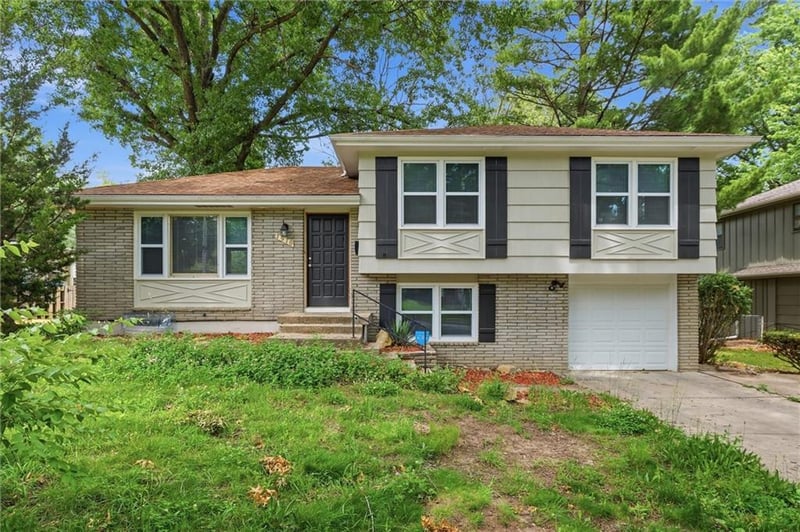 7910 93rd Ter, Kansas City, MO 64138