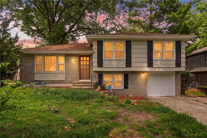 7910 93rd Ter, Kansas City, MO 64138