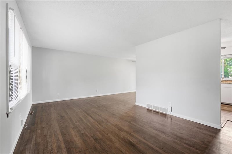 7910 93rd Ter, Kansas City, MO 64138