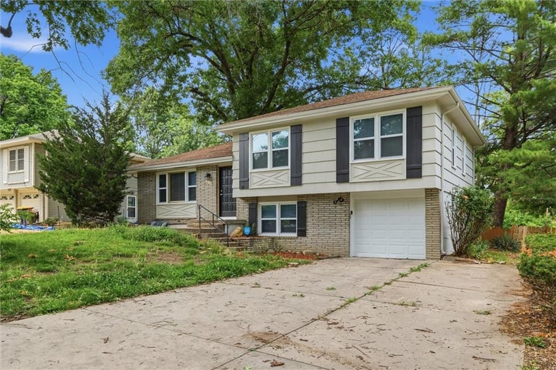 7910 93rd Ter, Kansas City, MO 64138