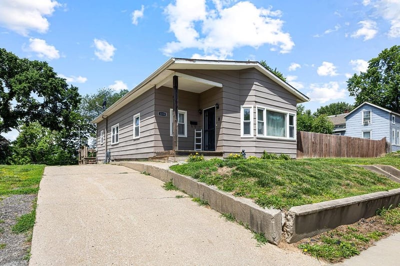 1218 10th St, St Joseph, MO 64501