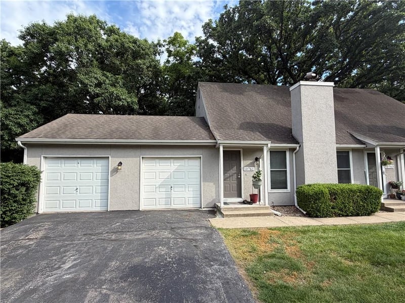 10761 Oakmont St, Overland Park, KS 66210