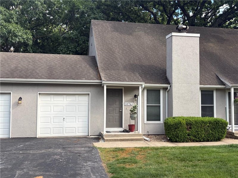 10761 Oakmont St, Overland Park, KS 66210
