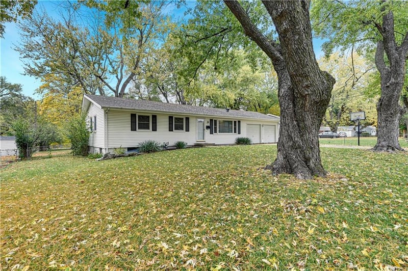 13714 Cypress Ave, Grandview, MO 64030