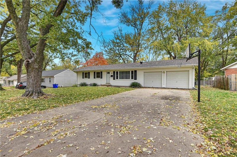 13714 Cypress Ave, Grandview, MO 64030